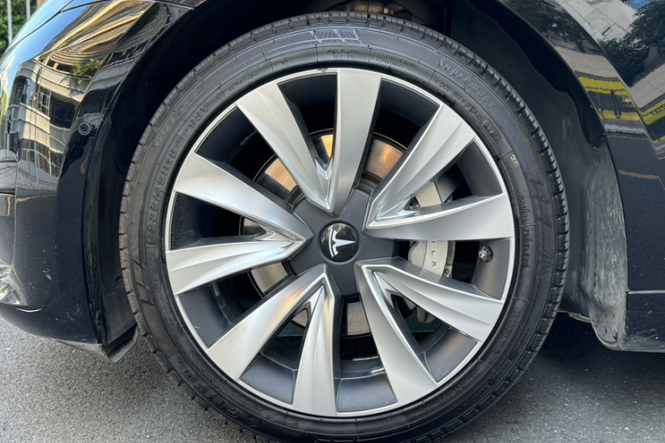 特斯拉 Model 3 2021款 标准续航后驱升级版车身外观6001