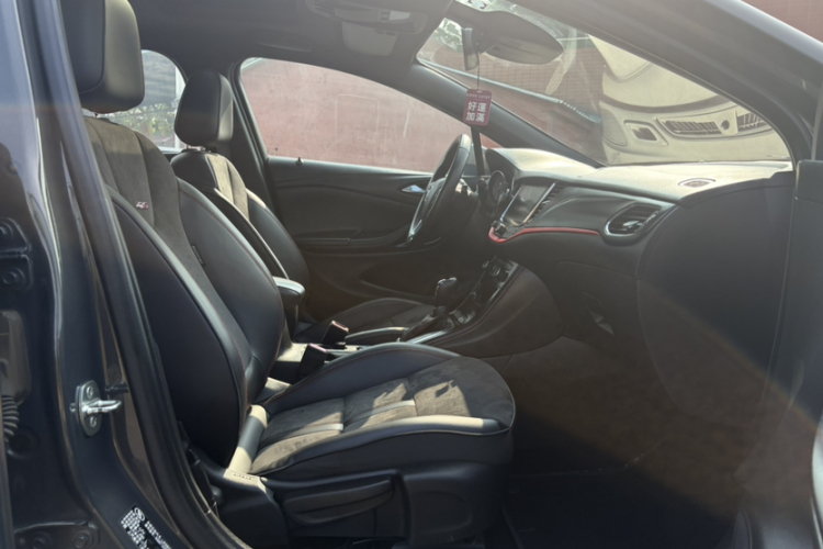 别克 威朗 2016款 两厢GS 20T 双离合纵情运动型局部细节41