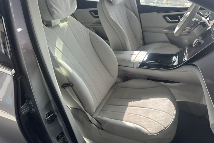 奔驰EQE SUV 2023款 350 4MATIC 先锋版局部细节41