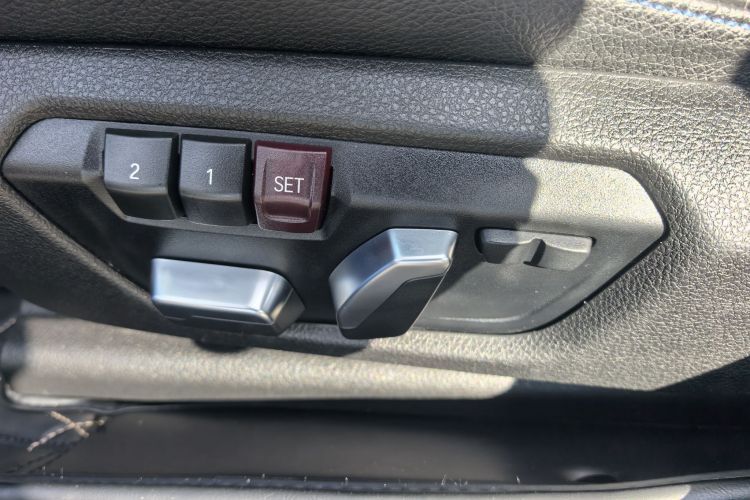 宝马3系GT 2019款  320i M运动曜夜版中控内饰7007