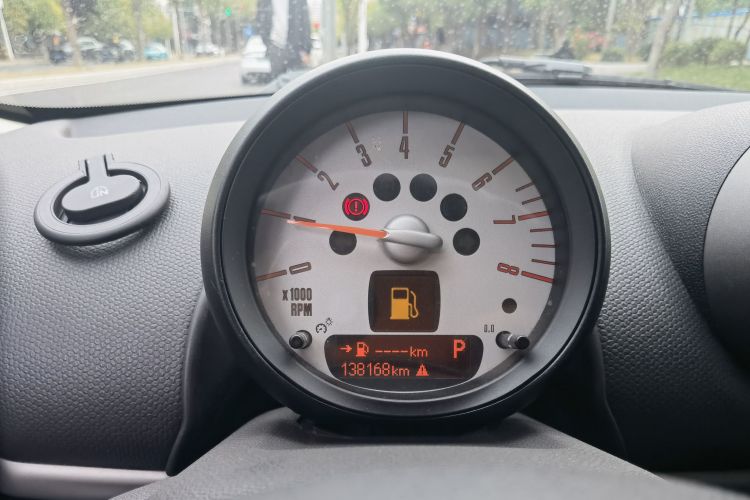 MINI Countryman 2011款 1.6L COOPER Fun中控内饰15