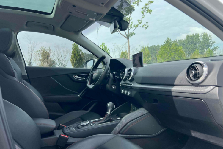 奥迪Q2L 2024款 35TFSI 进取动感型中控内饰7006