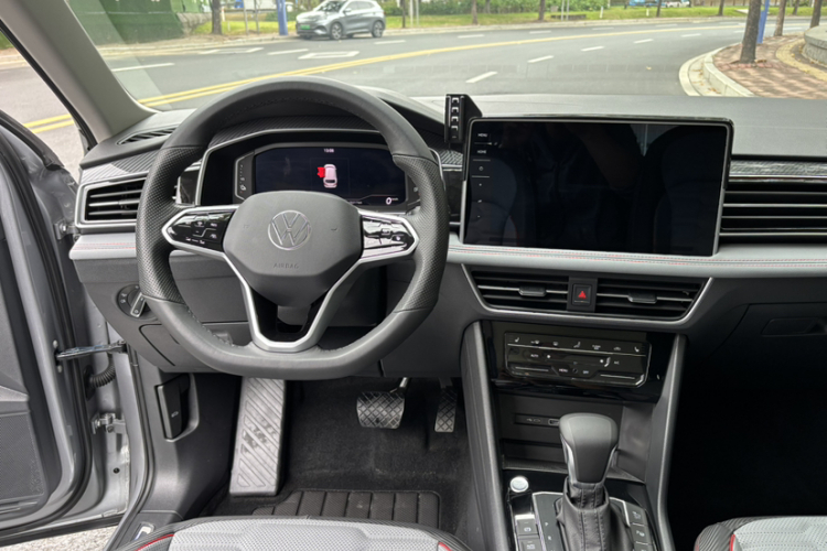 大众 途观L新能源 2023款 430PHEV 插电混动旗舰版中控内饰7004
