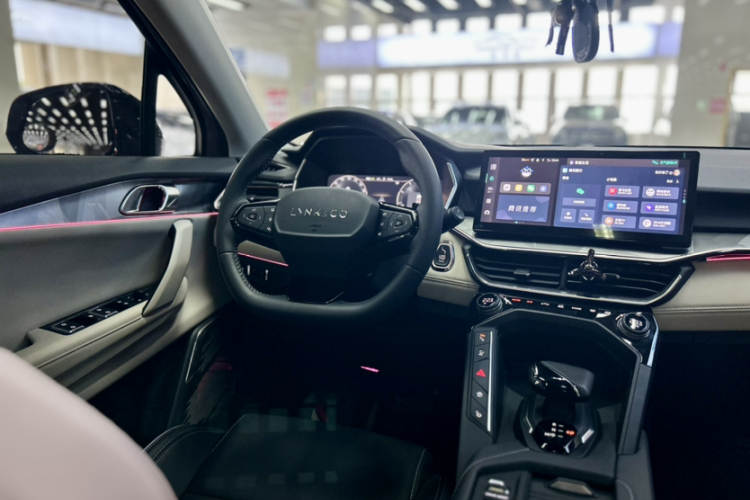 领克06 2023款 Remix 1.5T Shero中控内饰7005