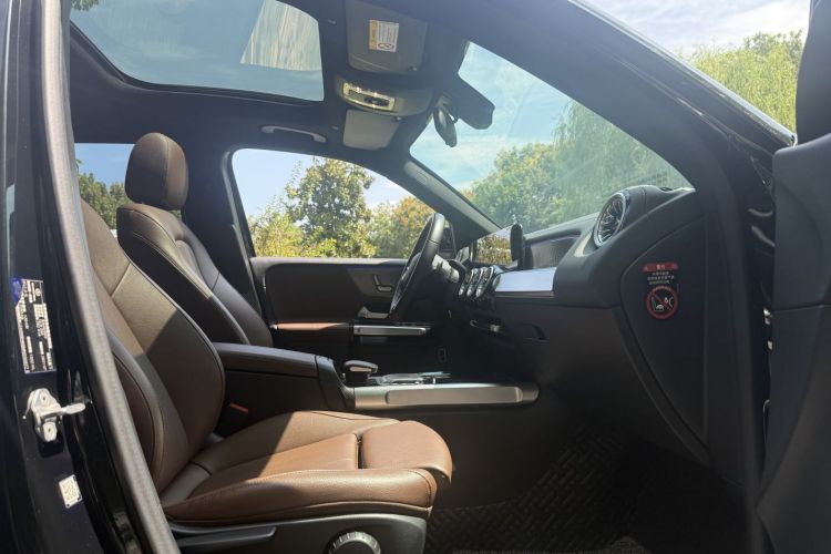 奔驰GLB 2021款 GLB 200 动感型中控内饰7011