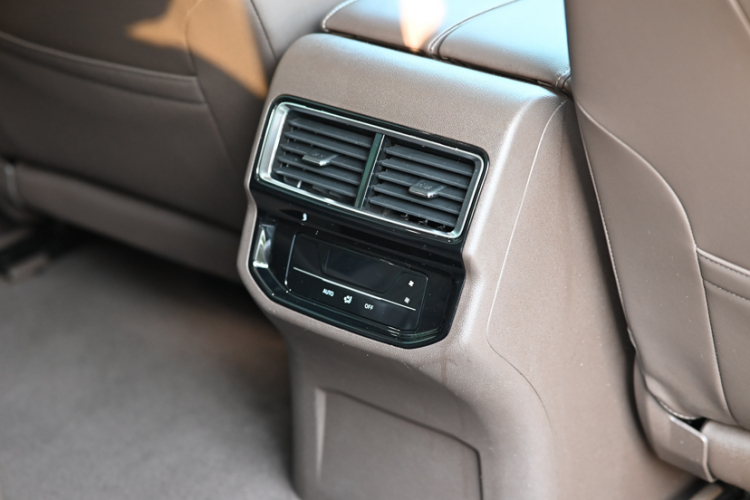 大众 威然 2023款 改款 380TSI 尊驰版中控内饰7008