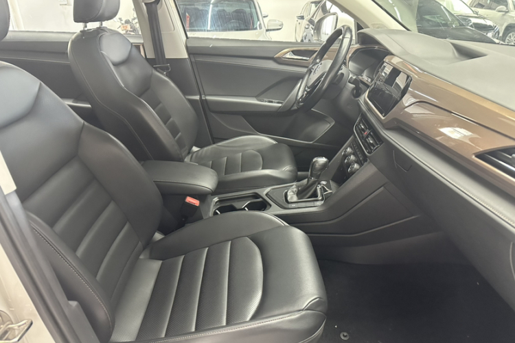 大众 途岳 2020款 改款 330TSI 四驱豪华版PLUS 国VI中控内饰7002