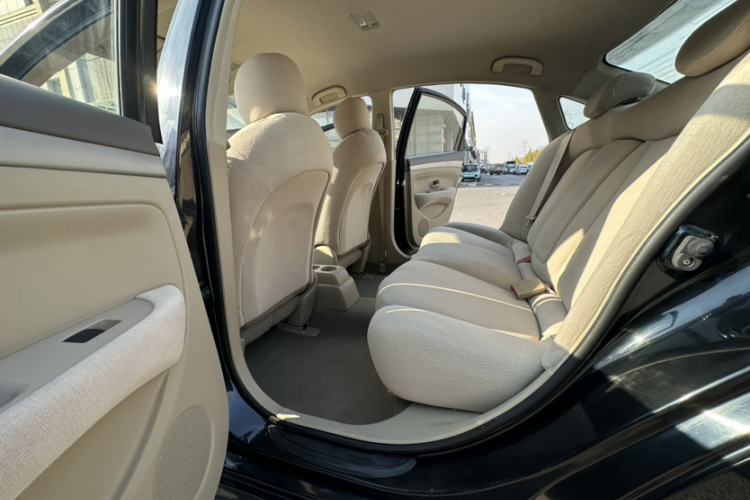 日产 轩逸 2012款 经典 1.6XE 手动舒适版中控内饰7005