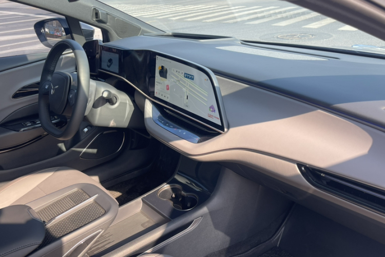 红旗EH7 2025款 640 四驱 智选版局部细节9012