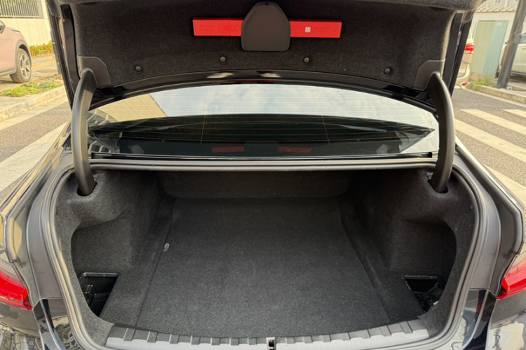 宝马3系 2025款 330Li M运动曜夜套装局部细节23