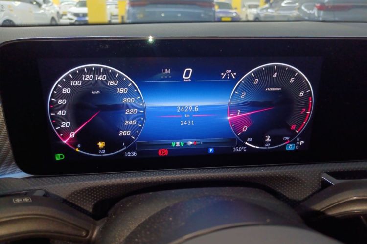 奔驰A级 2025款 A 200 L 时尚型中控内饰15