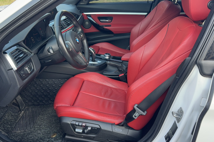 宝马3系GT 2020款 320i M运动曜夜版中控内饰7001