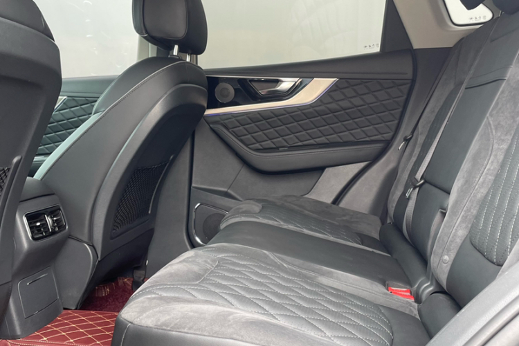 红旗HS5 2019款 2.0T 智联旗享四驱版车身外观6004