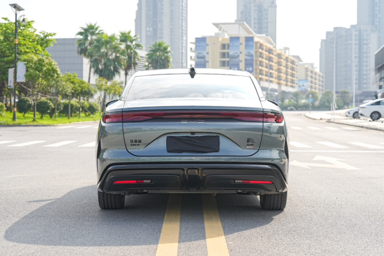 比亚迪 汉L 2025款 DM-p 四驱激光雷达旗舰型车身外观6001