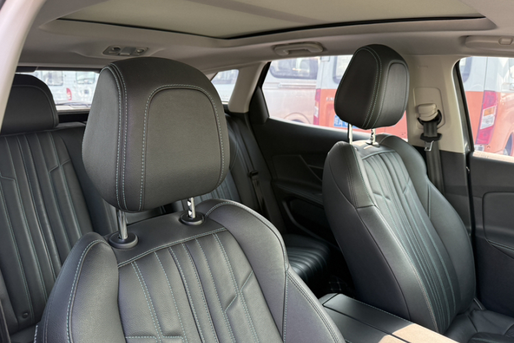 标致4008 2021款 360THP 科技版中控内饰7005