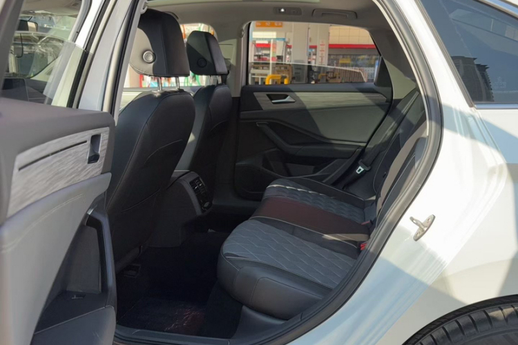 大众 速腾 2023款 300TSI DSG卓越版中控内饰7003