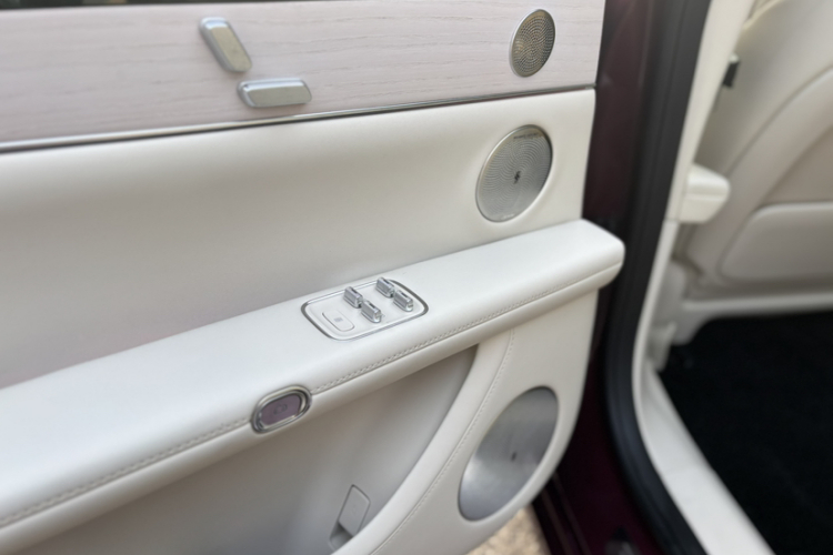 鸿蒙智行 享界S9 2024款 纯电 Ultra 四驱旗舰版中控内饰7012