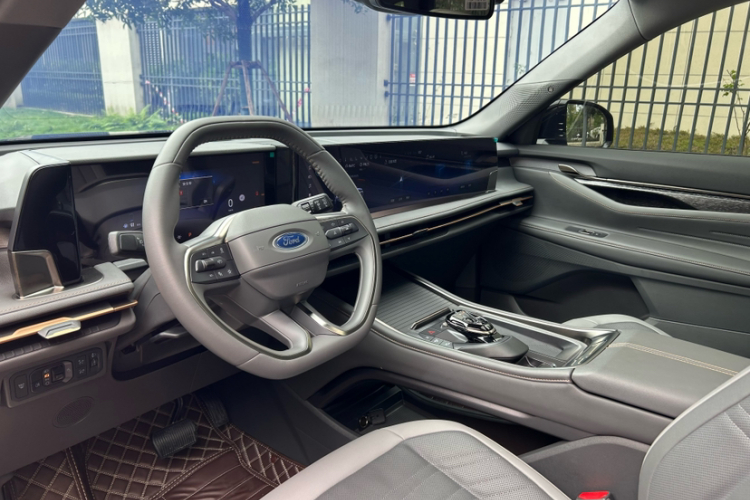 福特 2023款 锐界L 2.0T EcoBoost E混动四驱七座至尊型中控内饰7006