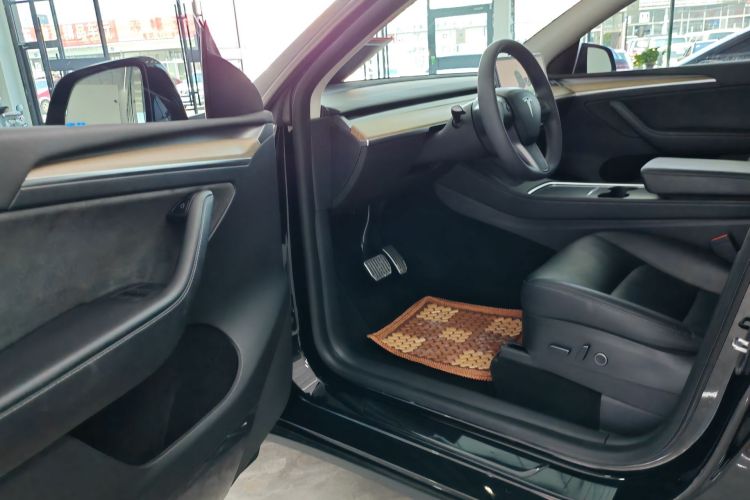 特斯拉 Model Y 2022款 后轮驱动版中控内饰7005