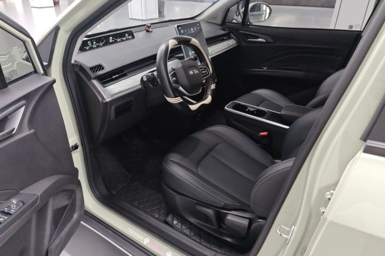 哪吒汽车 哪吒V 2022款 潮 400 Lite中控内饰7005