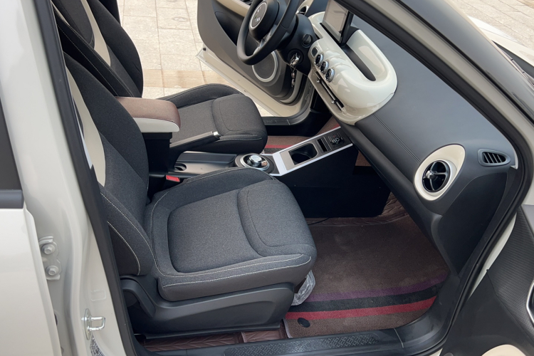 五菱汽车 五菱缤果 2024款 203km 轻享款中控内饰7001