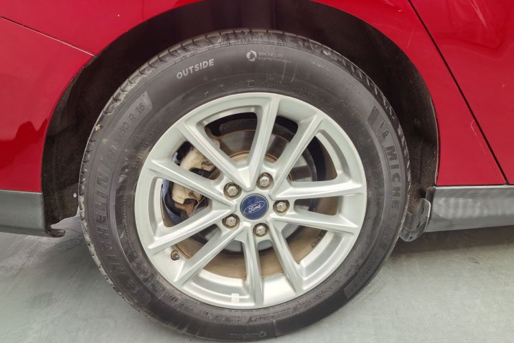 福特 福克斯 2015款 三厢 EcoBoost 180 自动精英型车身外观6006