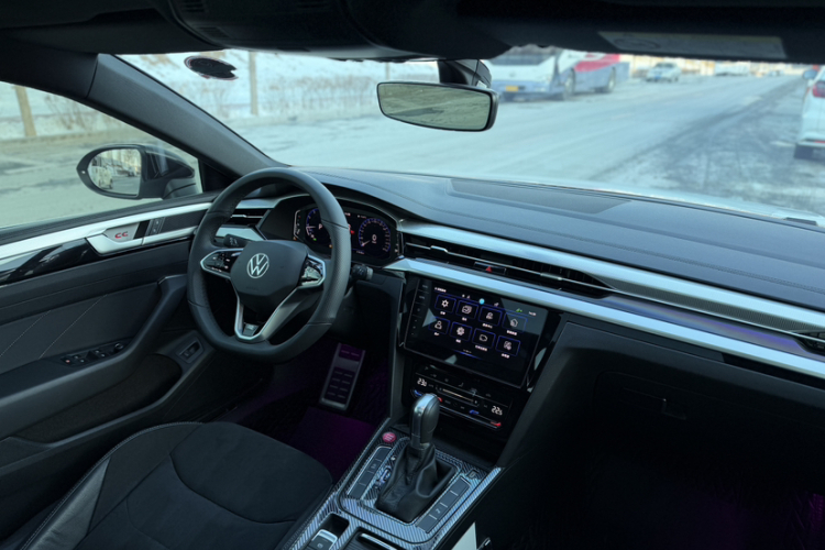 一汽-大众CC 2023款 330TSI 炫目版中控内饰7004