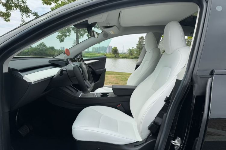 特斯拉 Model Y 2022款 改款 后轮驱动版中控内饰7006