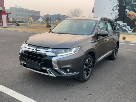 三菱 欧蓝德 2019款 2.4L 四驱致享版 7座 国VI