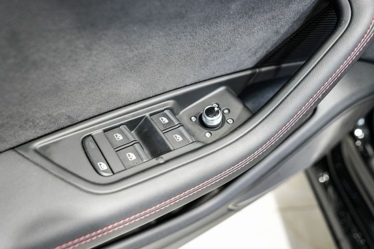 奥迪S5 2023款 S5 3.0T Sportback中控内饰7009