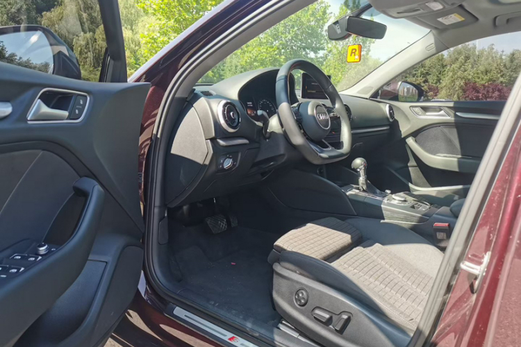 奥迪A3 2018款 30周年年型 Limousine 35 TFSI 运动型中控内饰7003