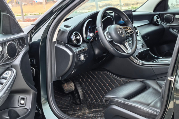 奔驰C级 2019款 C 260 L 运动版中控内饰7004