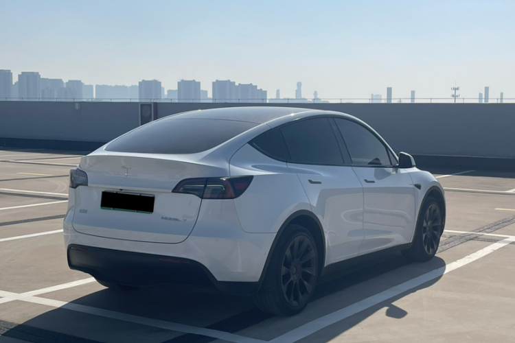 特斯拉 Model Y 2023款 长续航全轮驱动版车身外观6005