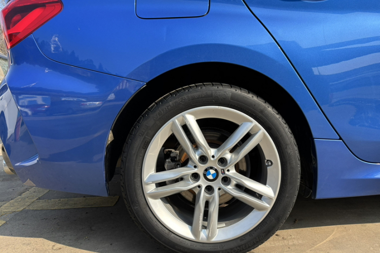 宝马1系 2020款 120i M运动套装车身外观6008