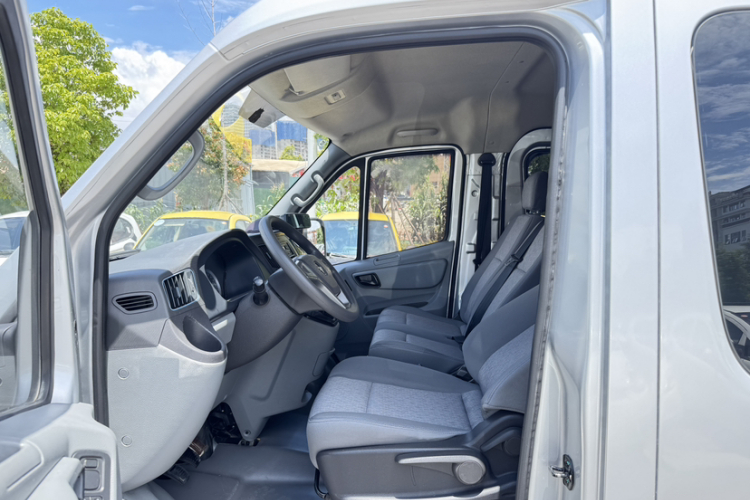 江铃 特顺 2017款 2.8T商运型短轴中顶6/7/8座JX493车身外观6014