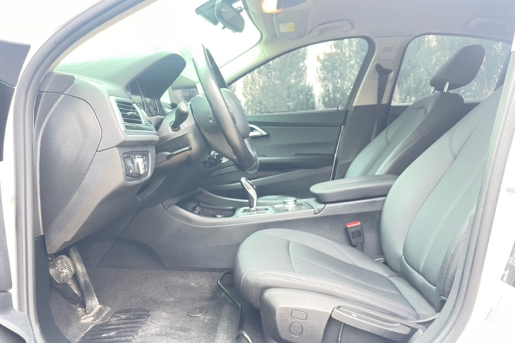 宝马1系 2021款 改款 120i M运动版中控内饰7003