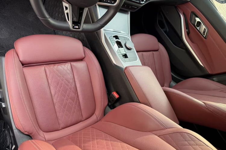 宝马3系 2025款 330Li M运动曜夜套装中控内饰7013