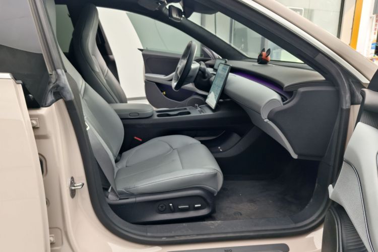 蔚来ET5 2022款 75kWh中控内饰7002