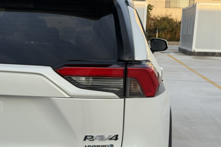 丰田 RAV4荣放 2020款 双擎  2.5L E-CVT两驱精英版车身外观6001