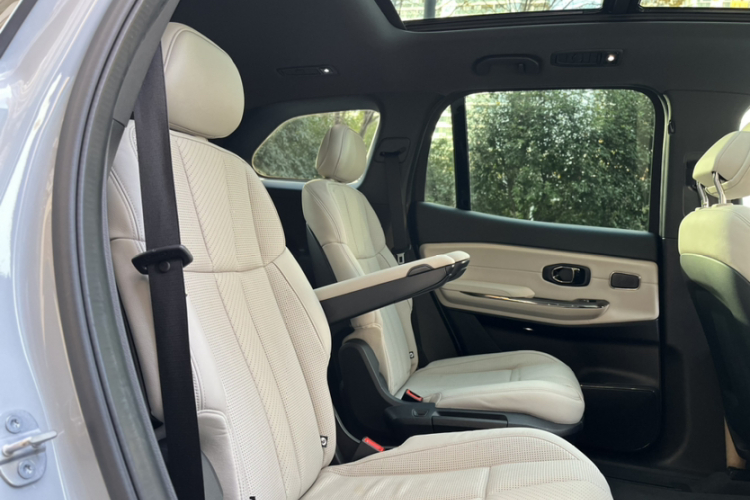 蔚来ES8 2020款 580KM 六座版中控内饰7010