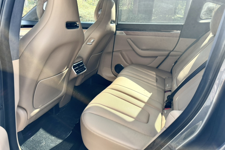 鸿蒙智行 智界R7 2025款 增程 331km Ultra中控内饰7004