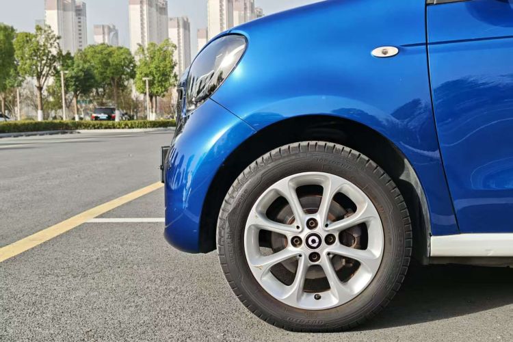 smart forfour 2018款 1.0L 52千瓦灵动版车身外观6008