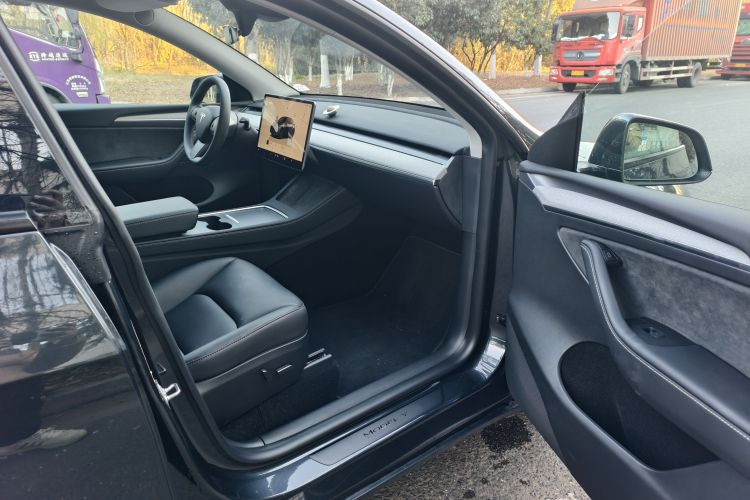 特斯拉 Model Y 2024款 后轮驱动版中控内饰7006