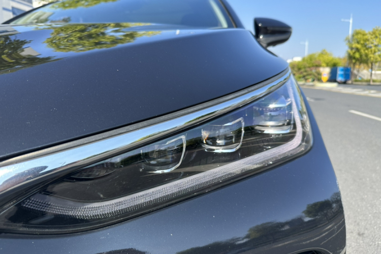 比亚迪 唐新能源 2018款 DM 2.0T 全时四驱智联创享型 7座 国V局部细节9002