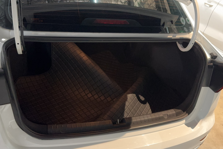 吉利汽车 帝豪 2023款 第4代冠军版 1.5L CVT尊贵型局部细节23