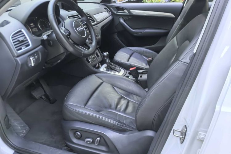 奥迪Q3 2017款 35 TFSI 风尚型中控内饰7004