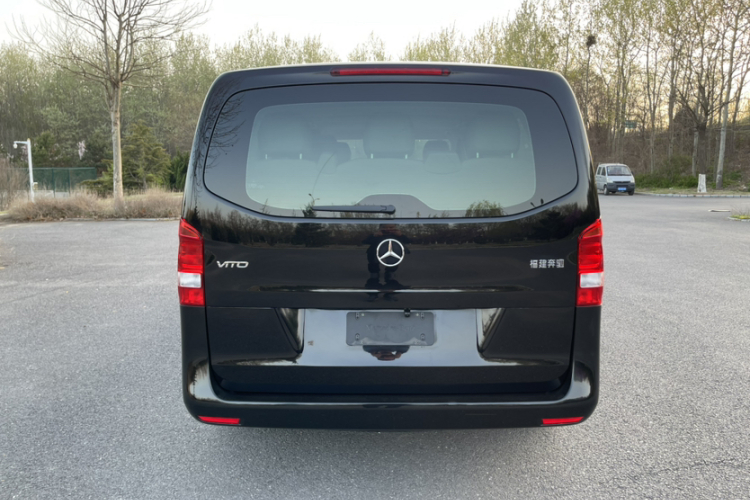 奔驰 威霆 2020款 2.0T 精英版 9座车身外观6005