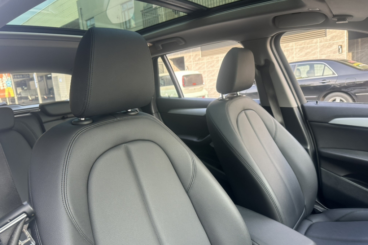 宝马X1 2019款 sDrive20Li 领先型中控内饰7012