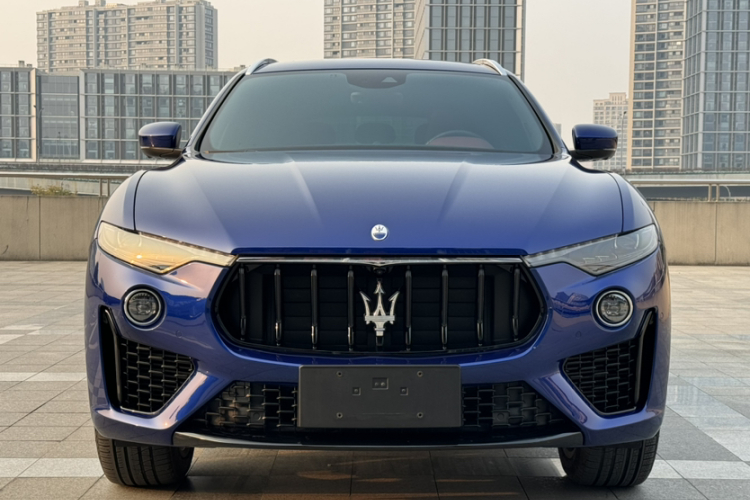 玛莎拉蒂 Levante 2023款 3.0T Modena车身外观6001