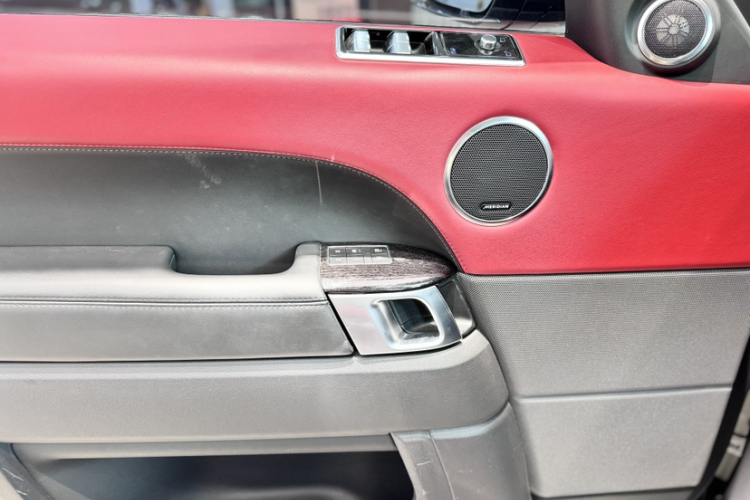 路虎 揽胜运动版 2021款 3.0 L6 耀黑版中控内饰7011